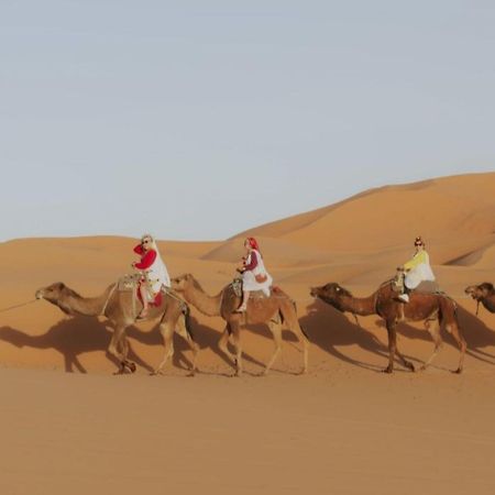 Отель Unique Sahara Camp Мерзуга Экстерьер фото